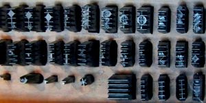 17 small pieces of movable music type, each piece is a relief of a notation or other musical component.